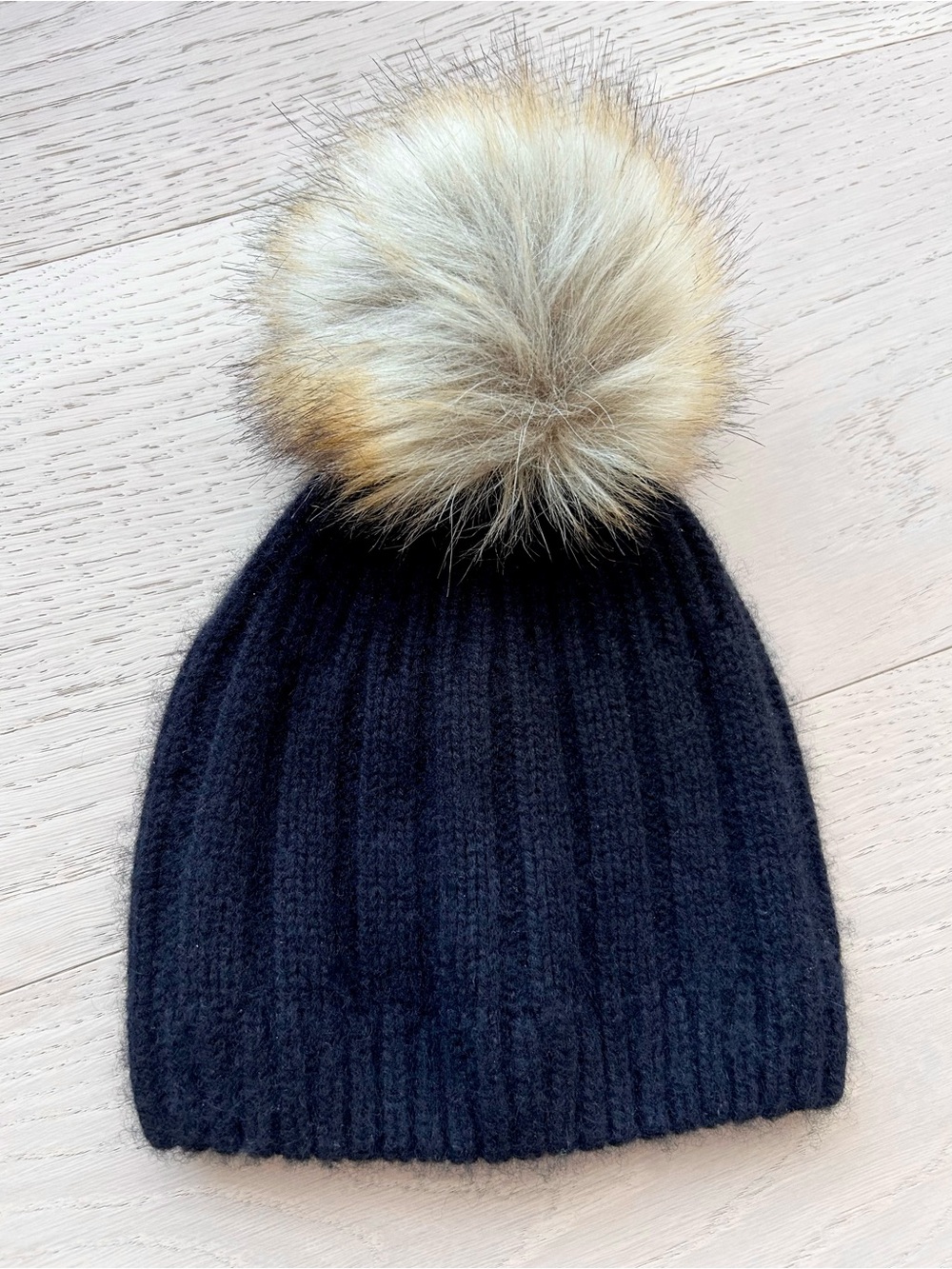 Aritzia Babaton Liteluxe Cashmere Beanie